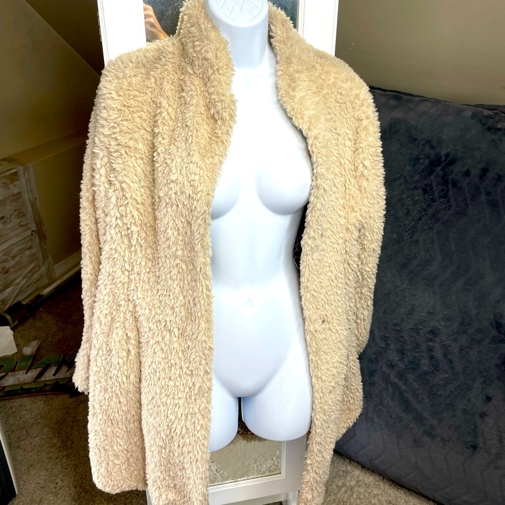 GUC Marvin Richards faux fur coat